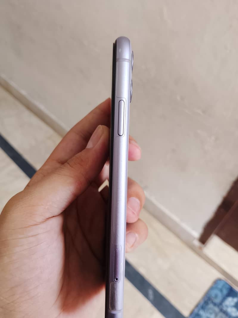 Apple iPhone 11 3