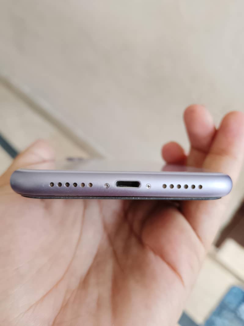 Apple iPhone 11 4
