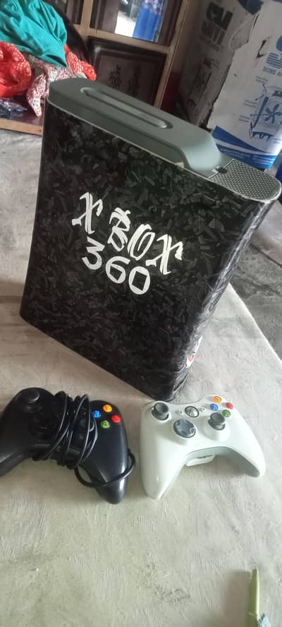 xbox 360 / 256GB / games 82 / 2 controller / VGA / power supply