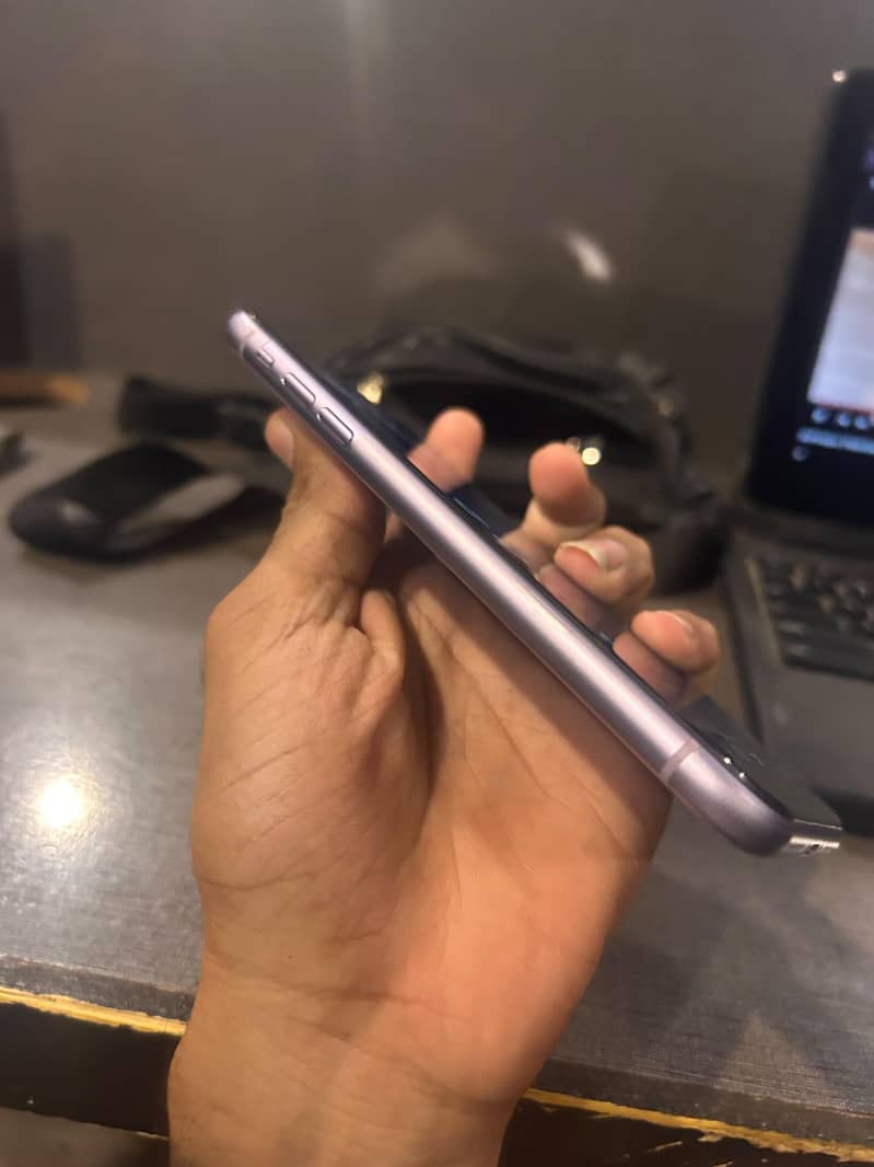Apple iPhone 11 3