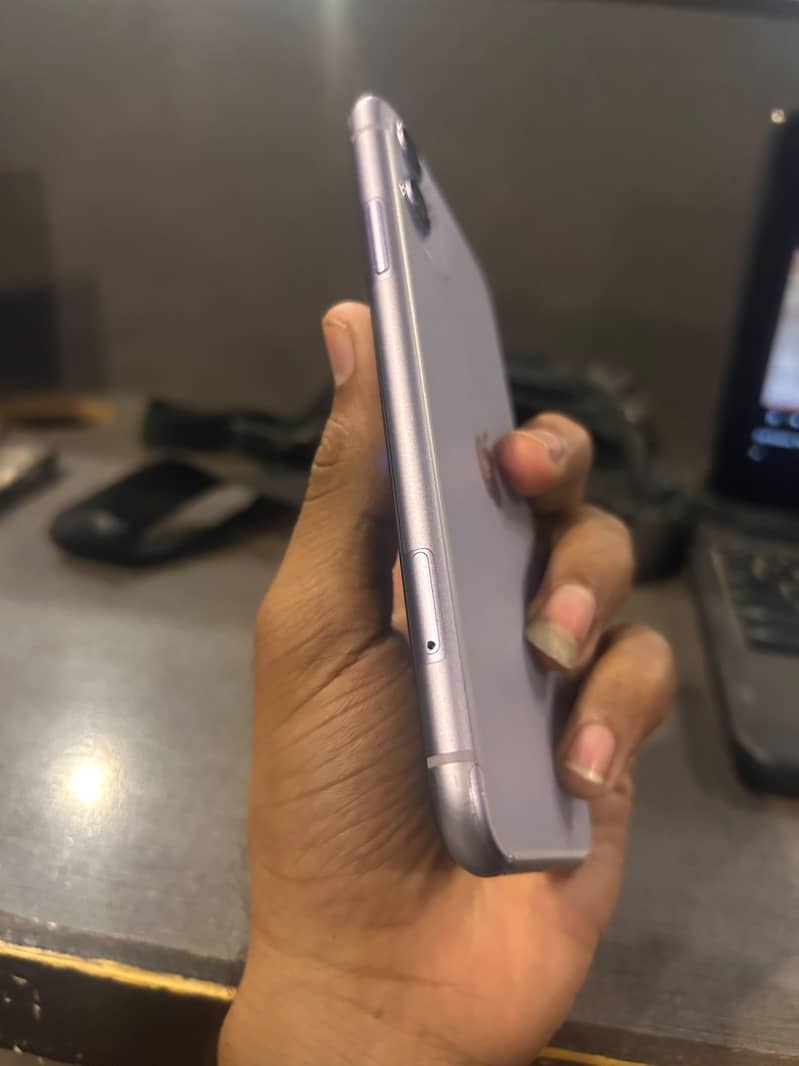 Apple iPhone 11 4
