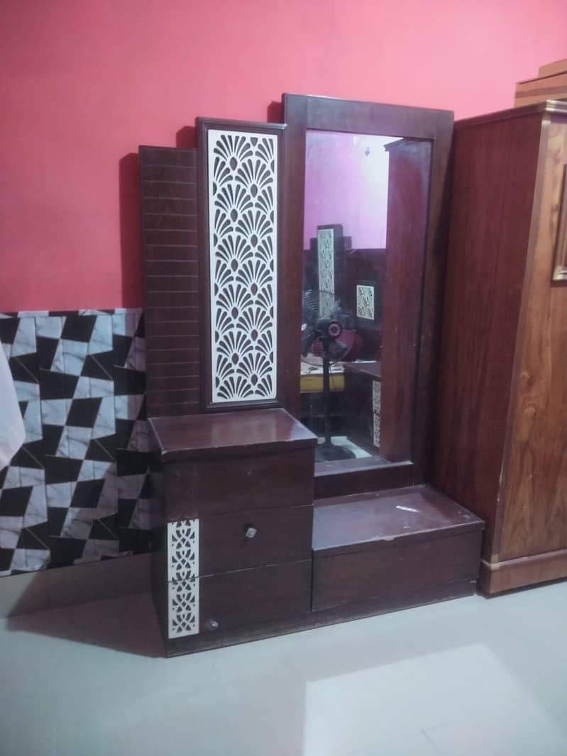 King Size bed & Dressing table 2