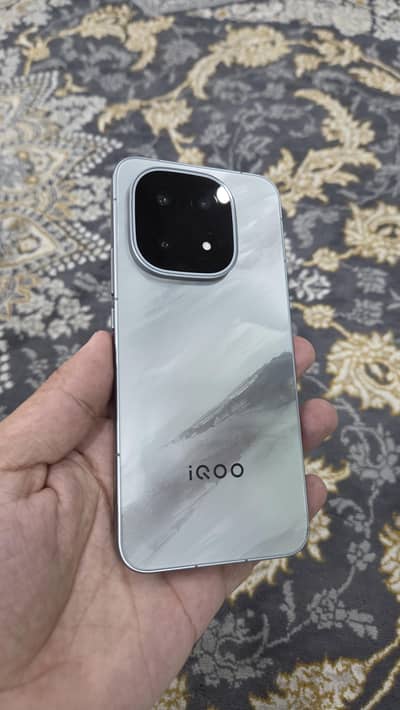Vivo iQOO 15
