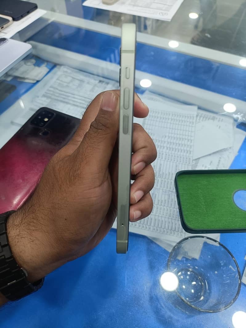 Apple iPhone 12 1