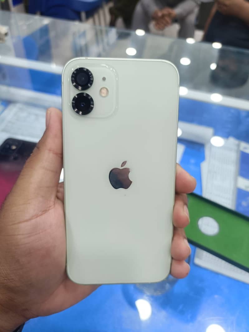 Apple iPhone 12 4