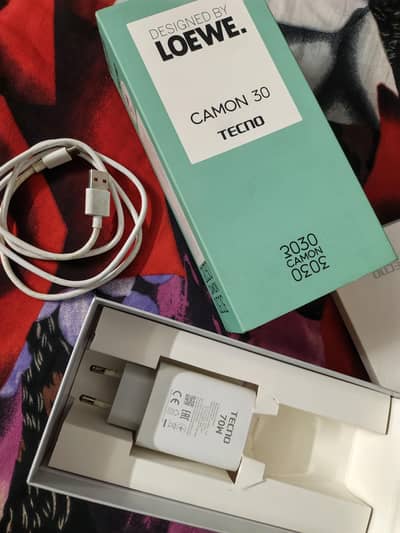 Tecno Camon 30 Adptor achi condition hai