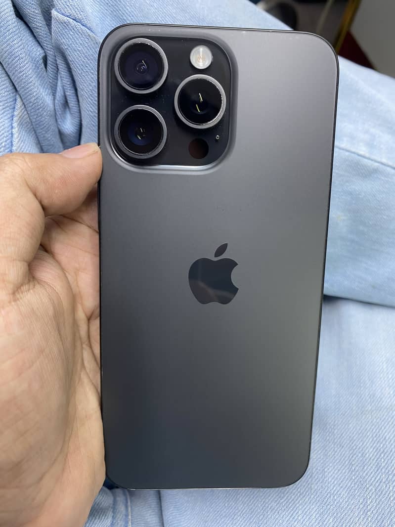 Apple iPhone 15 Pro Max 1