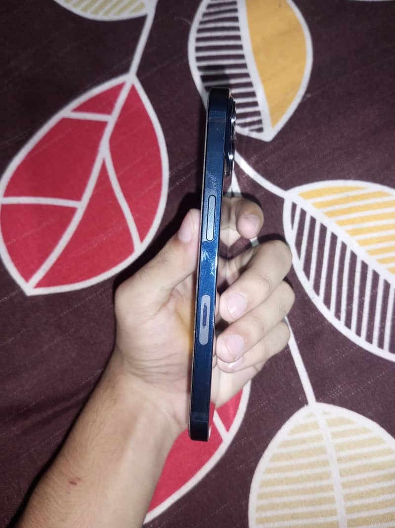 Apple iPhone 13 3