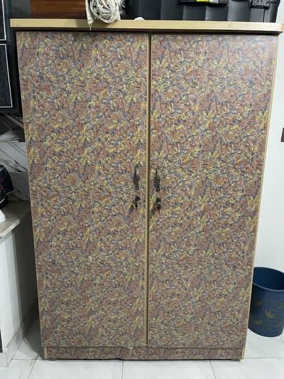2 Door Sheet/Wardrobe Almari sale ke liye available hai.