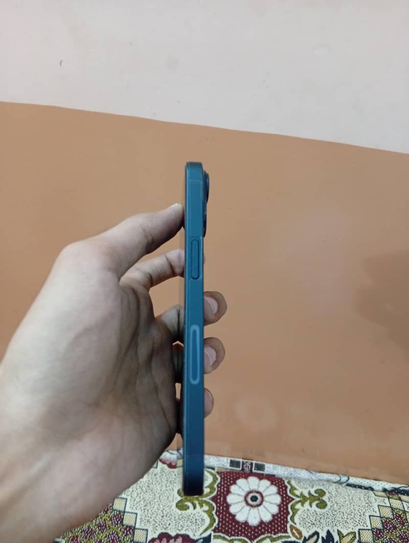 Apple iPhone 14 3