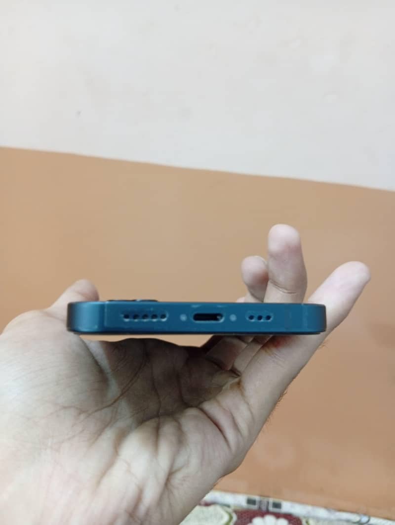Apple iPhone 14 4