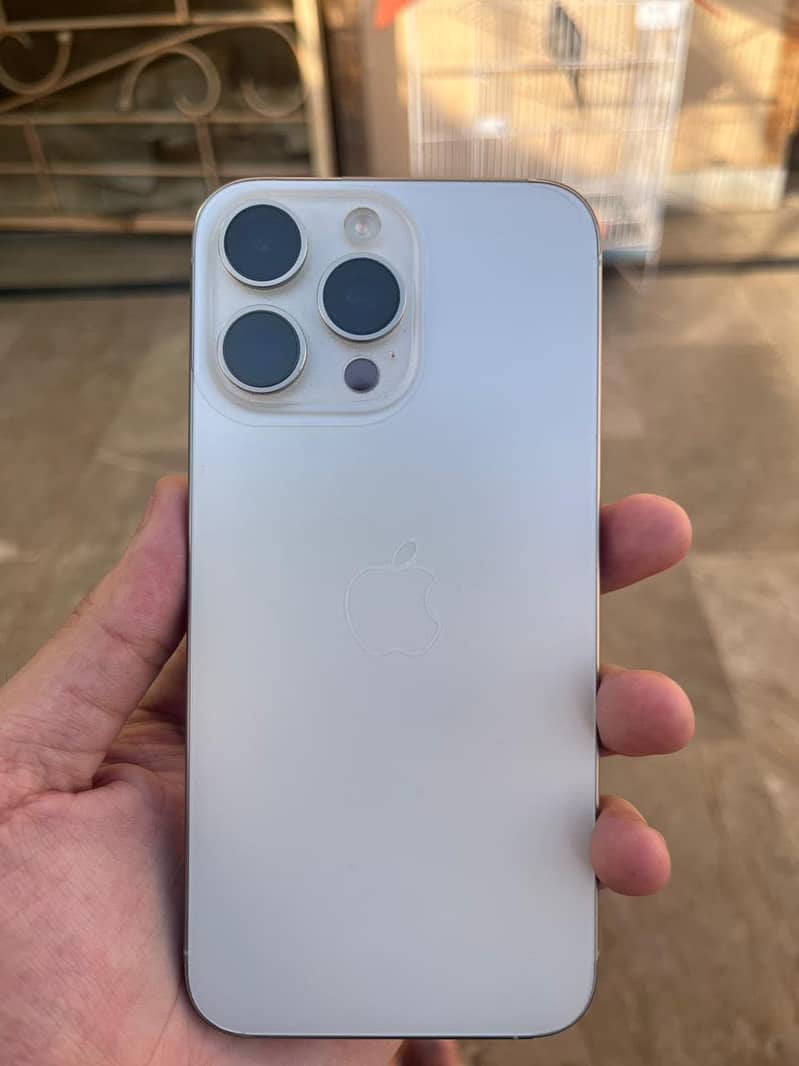 Apple iPhone 15 Pro Max 2