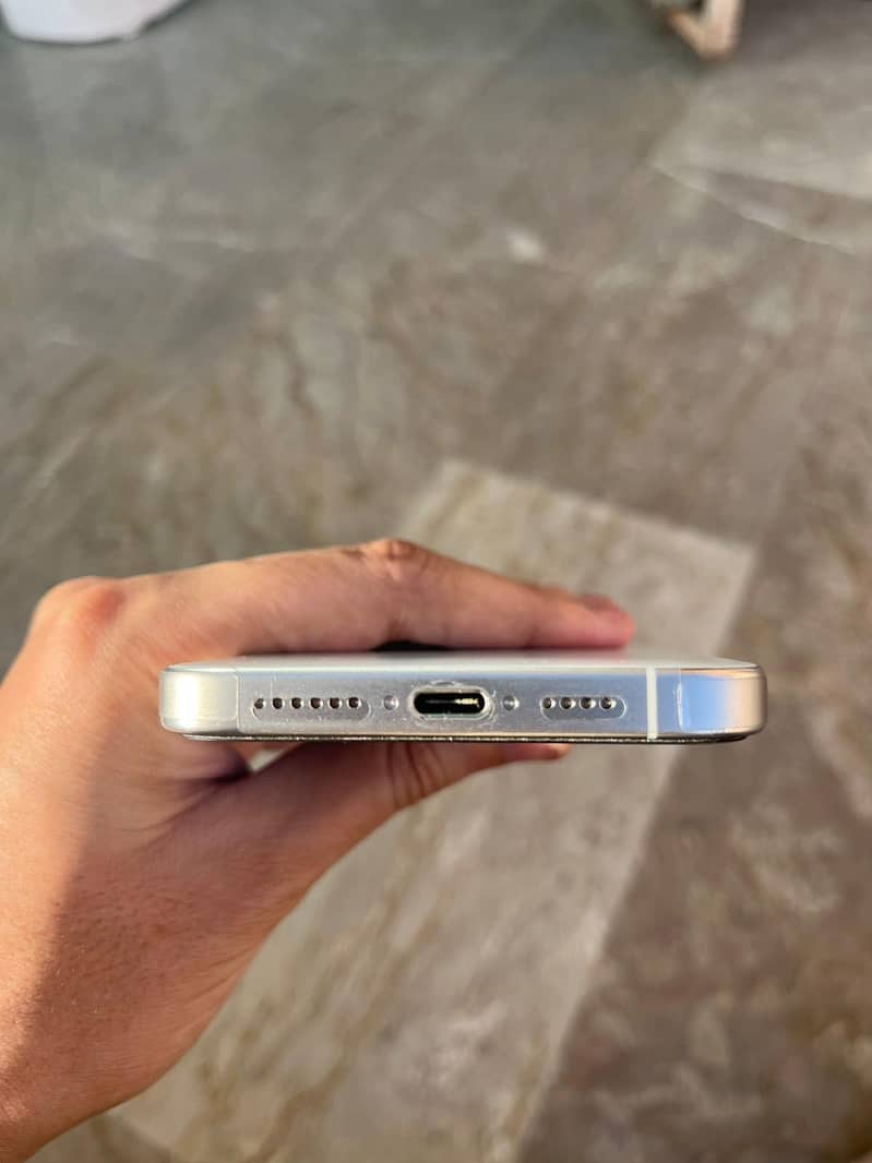 Apple iPhone 15 Pro Max 3
