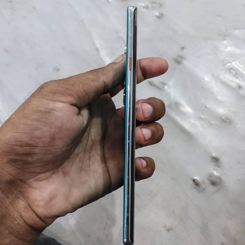 Tecno CAMON 40 Pro 4