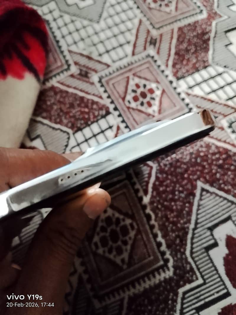 Tecno 4