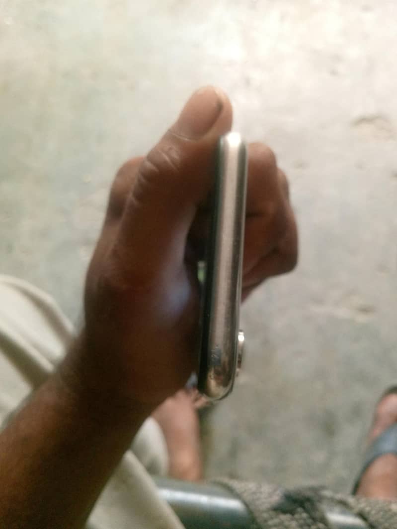 Apple iPhone X 3