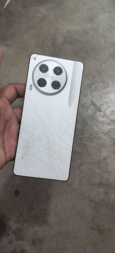 Tecno CAMON 30