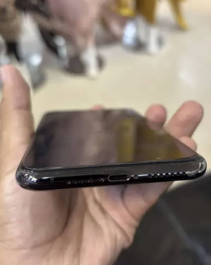 Apple iPhone 11 Pro 4