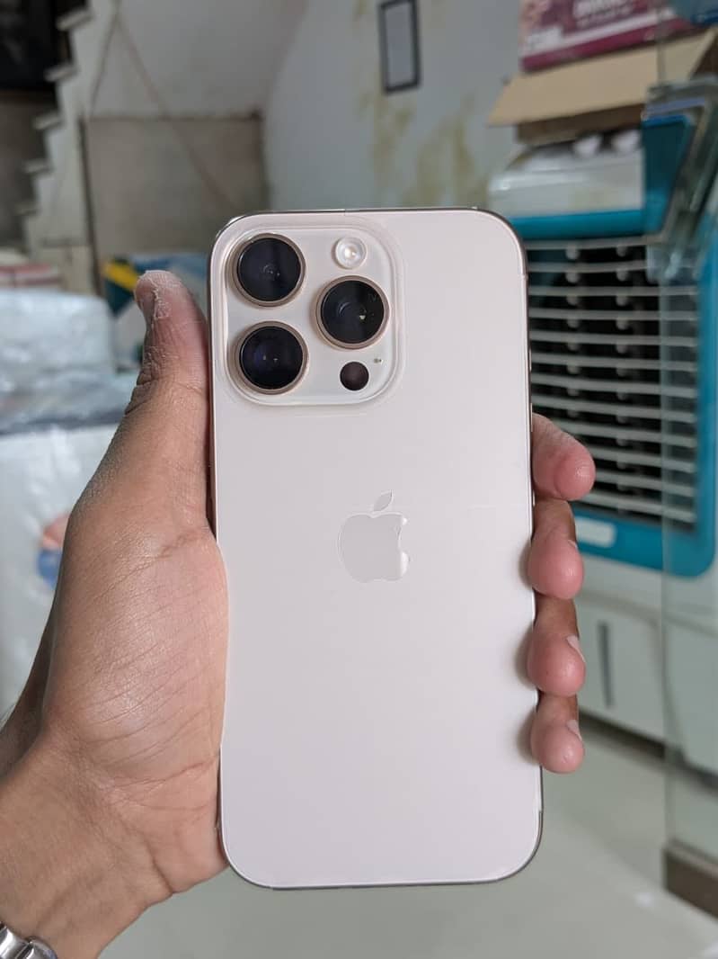 Apple iPhone 16 Pro 0