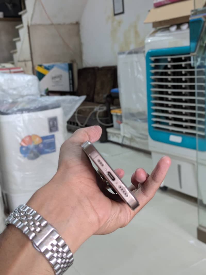 Apple iPhone 16 Pro 5