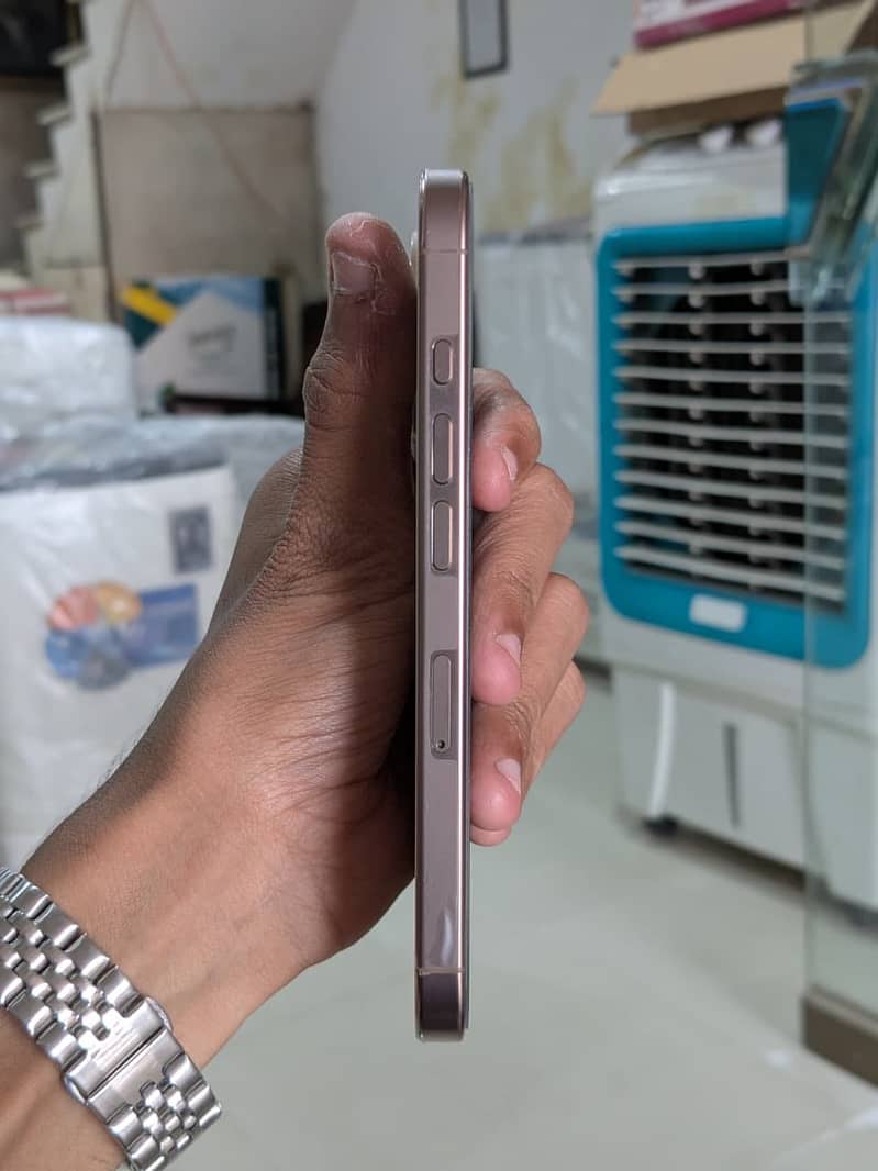 Apple iPhone 16 Pro 7