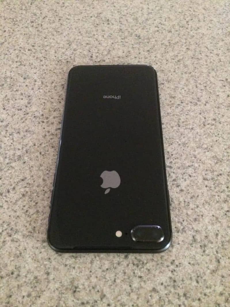 Apple iPhone 8 Plus 3