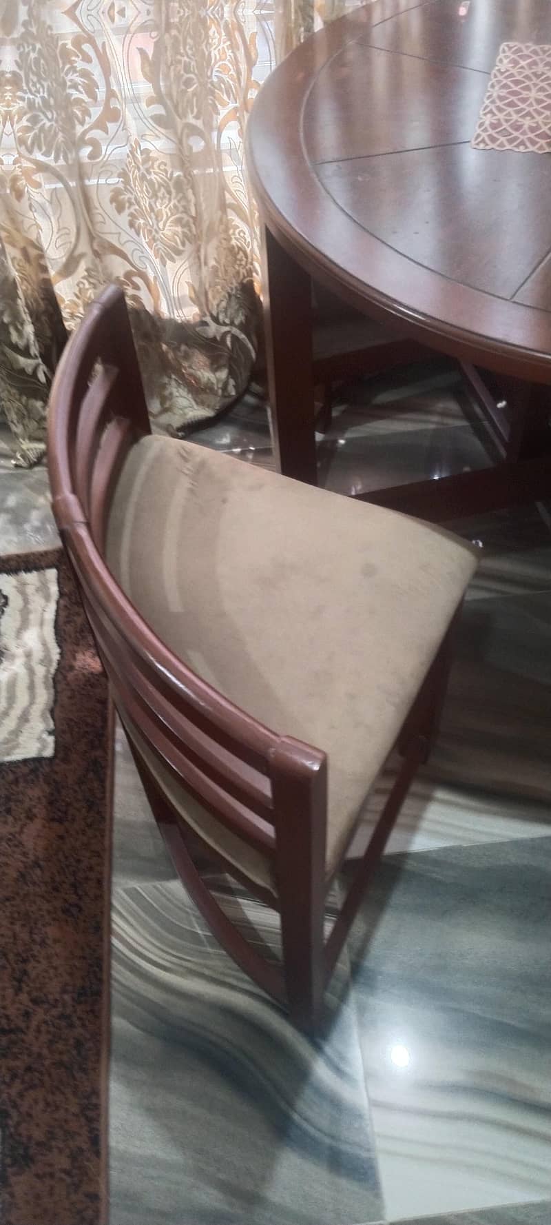 Round Shape Dining Table with 4 triangle Chairs 1
