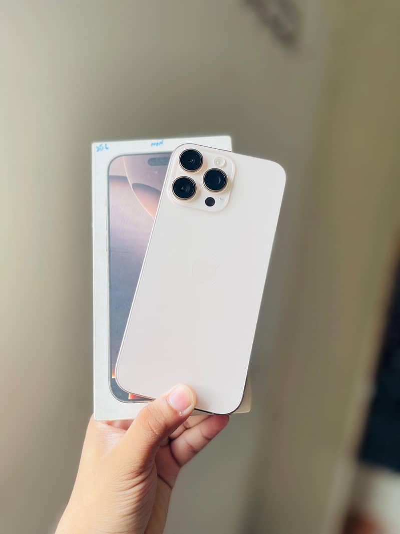 Apple iPhone 16 Pro Max 0