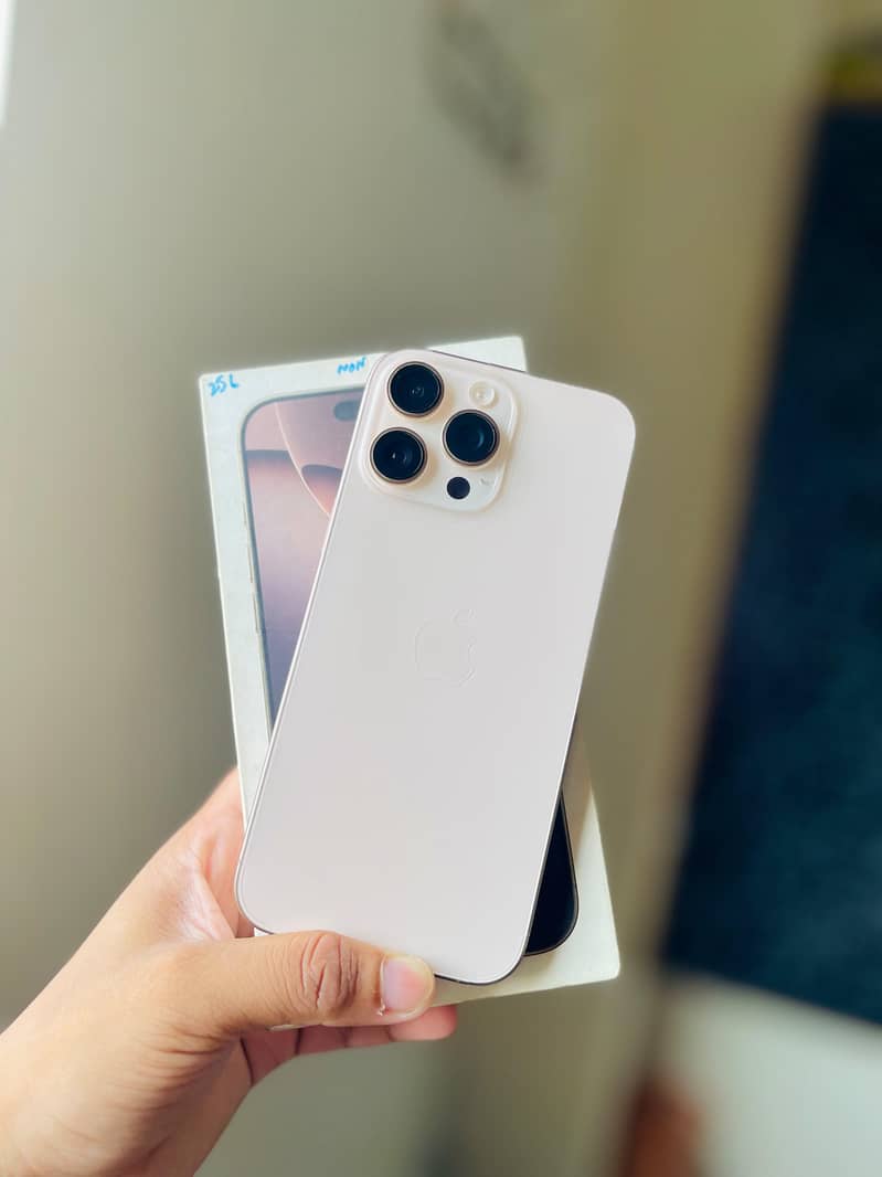 Apple iPhone 16 Pro Max 1