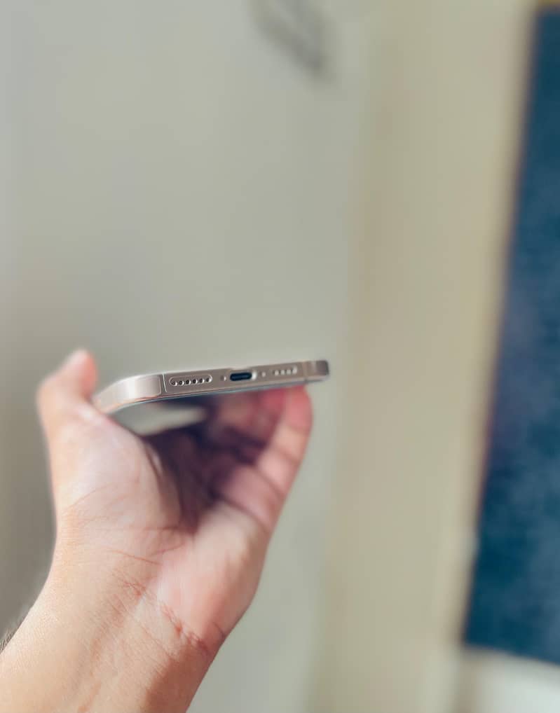 Apple iPhone 16 Pro Max 5