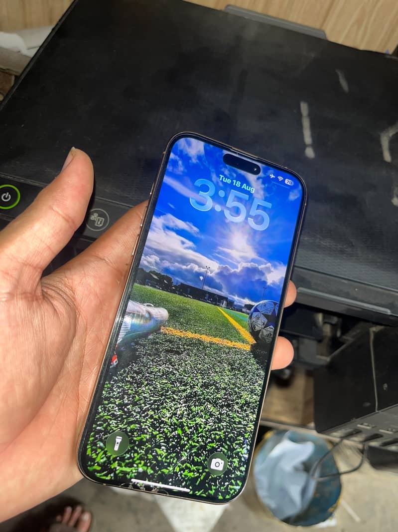 Apple iPhone 16 Pro Max 1