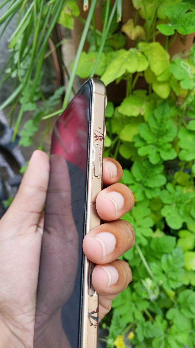 Apple iPhone 16 Pro Max 4