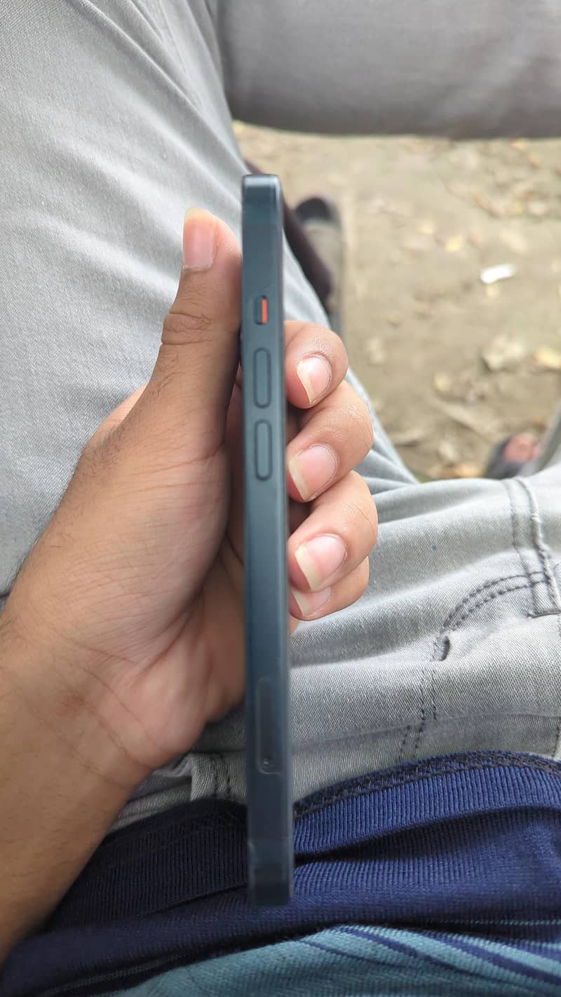 Apple iPhone 13 4