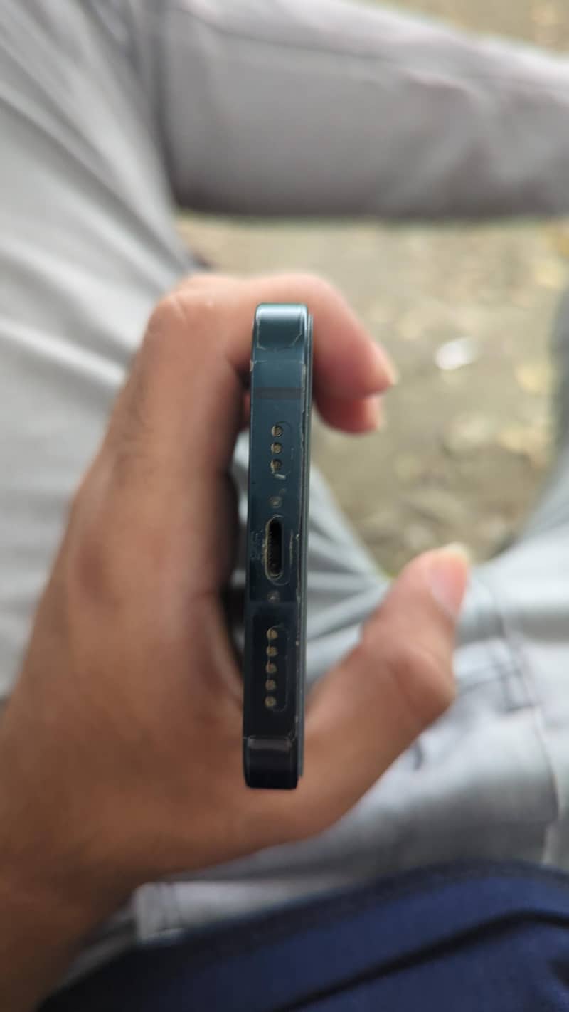 Apple iPhone 13 5