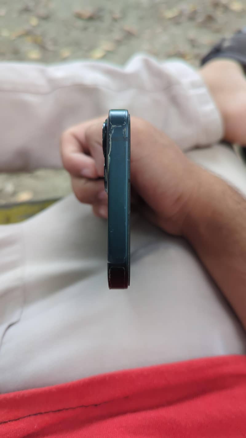 Apple iPhone 13 6