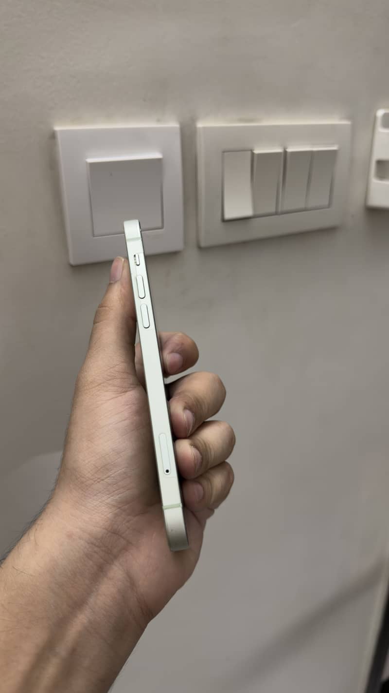 Apple iPhone 12 1