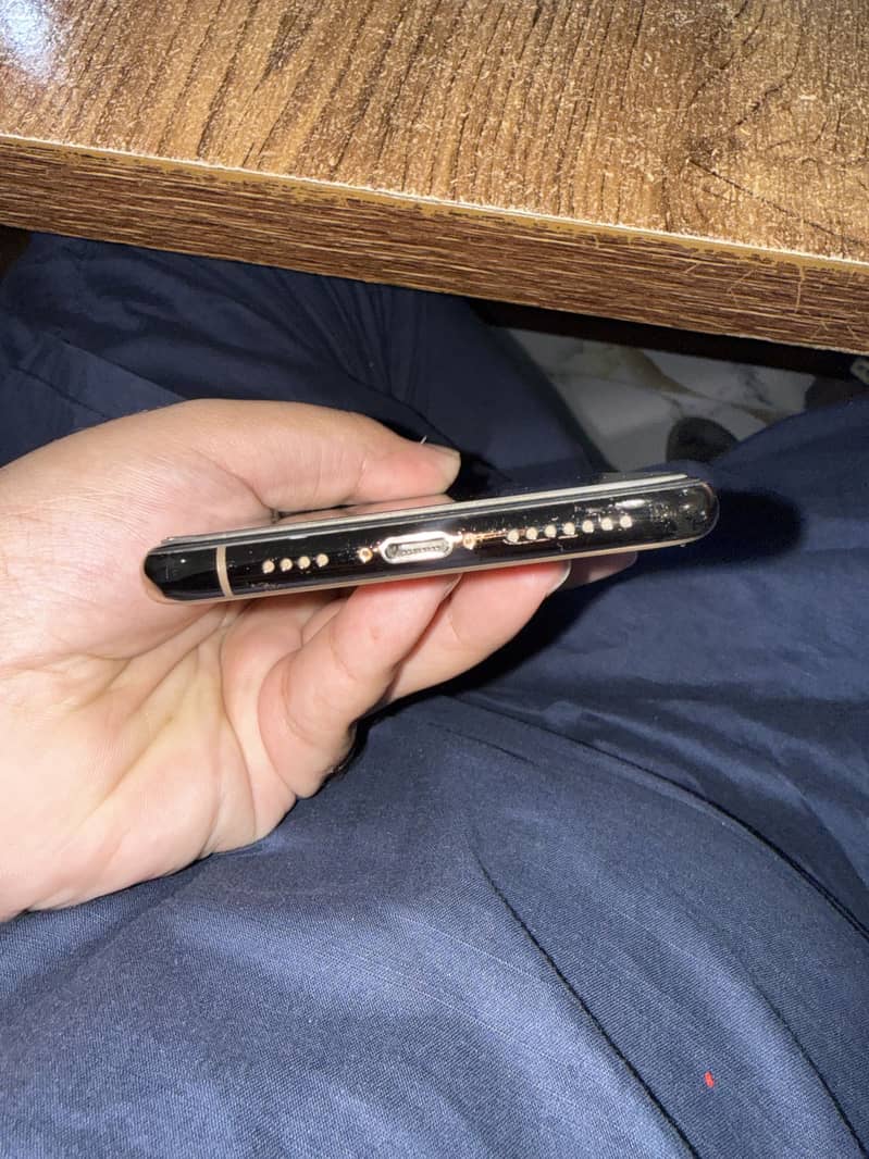 Apple iPhone 11 Pro Max 2