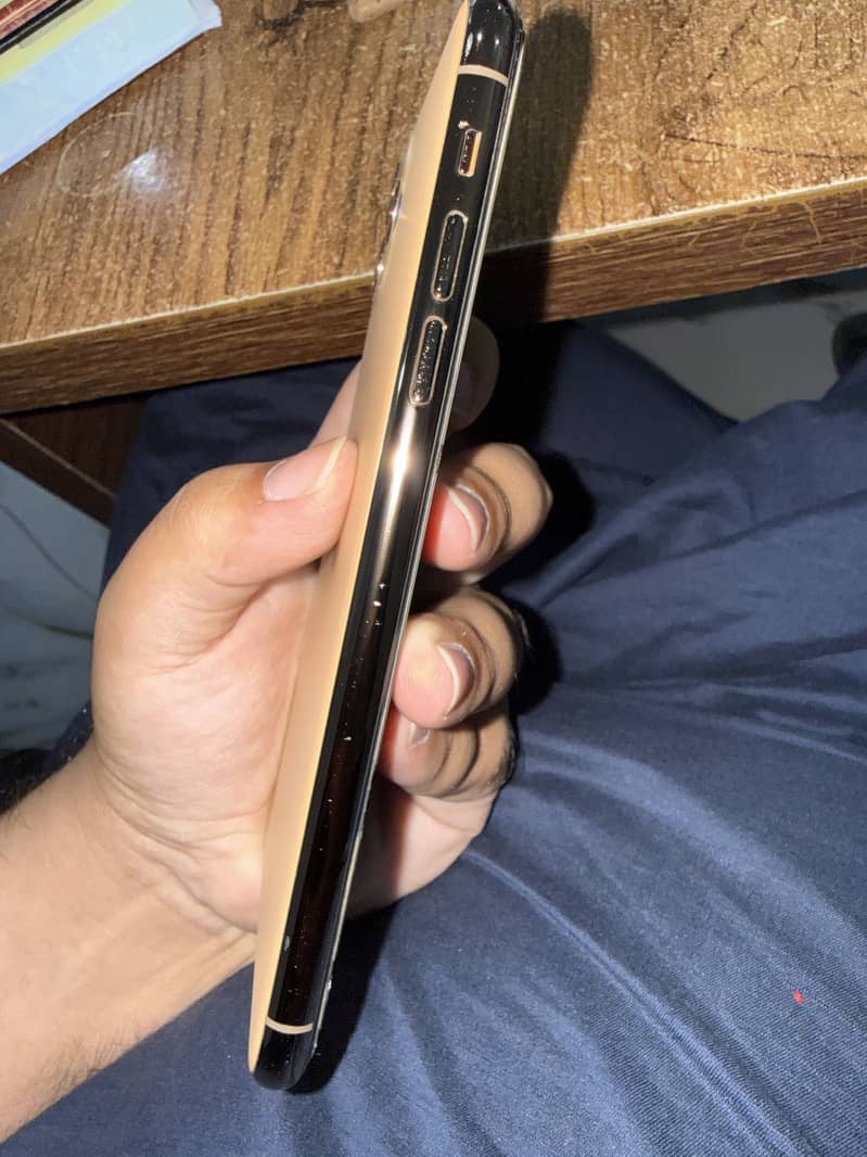 Apple iPhone 11 Pro Max 3