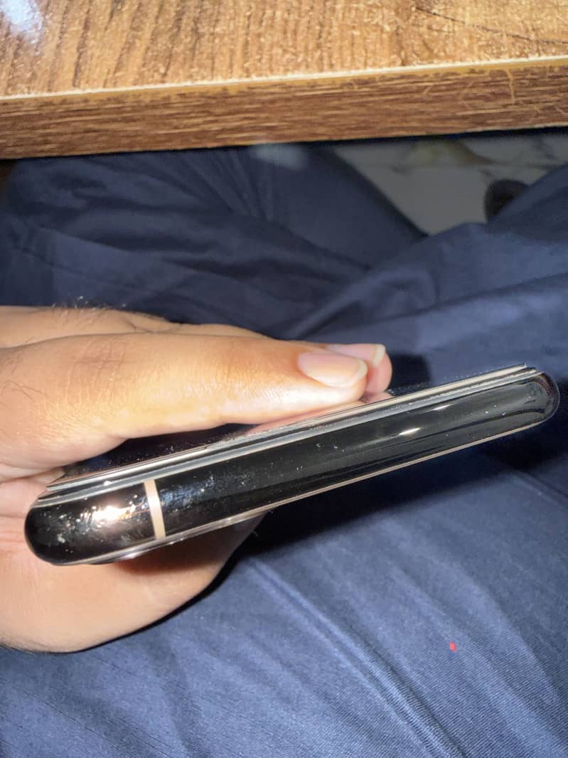 Apple iPhone 11 Pro Max 4