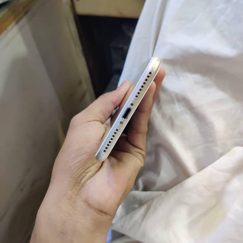 Apple iPhone 7 Plus 4