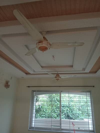 10marla 3beds DD TV lounge kitchen attached baths corner house saprete gate upper portion for rent in G 13 3 islamabad