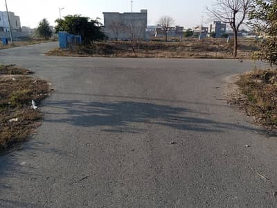 Good Investment At Beautiful Location 5 Marla Plot For Sale