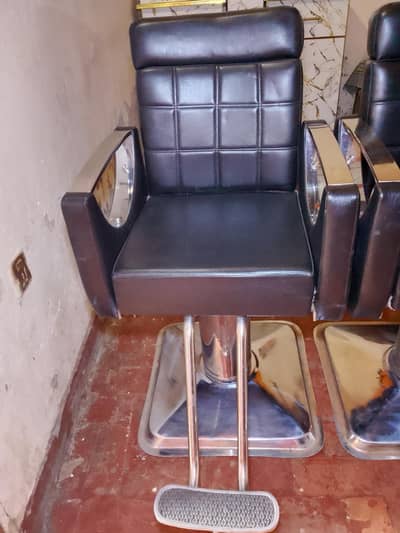 saloon chair's