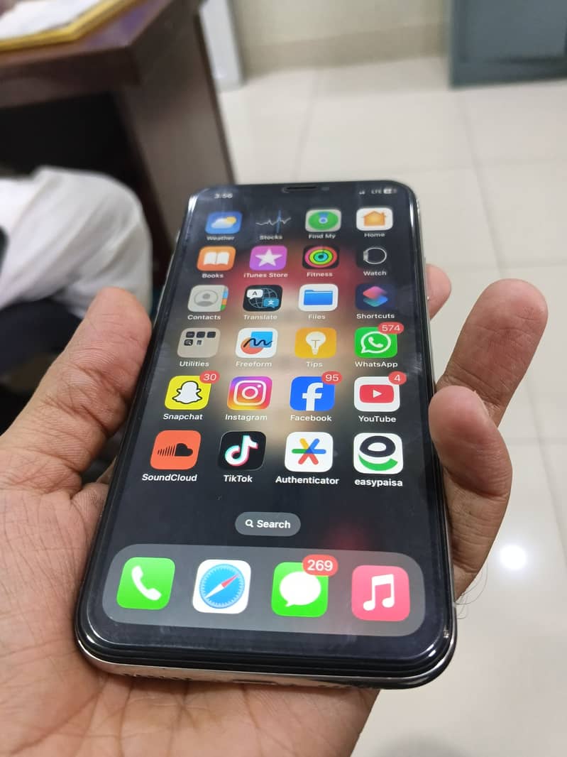Apple iPhone X 3