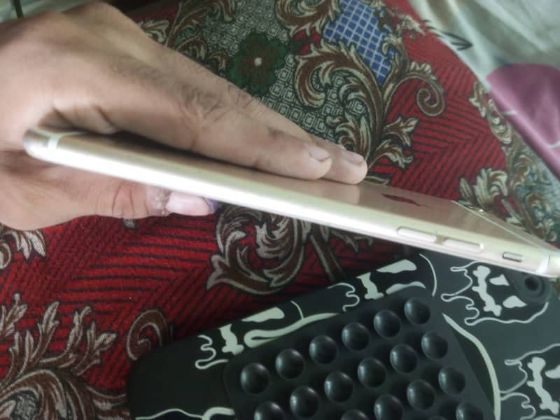 Apple iPhone 6S Plus 5