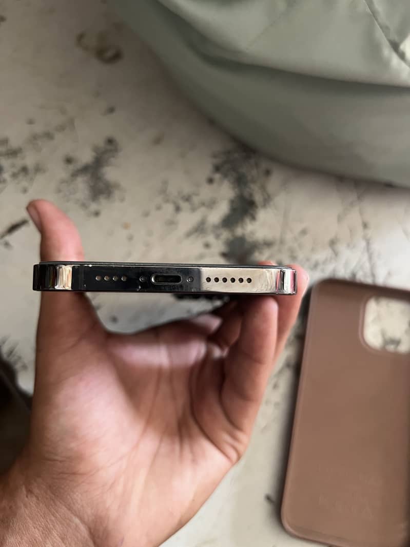 Apple iPhone 13 Pro Max 3