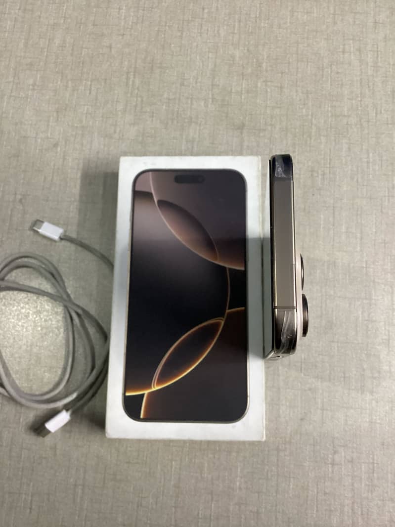 Apple iPhone 16 Pro Max 4