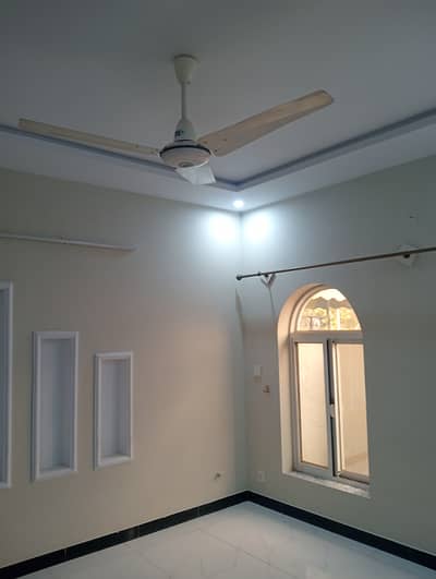4marla 2beds tv lounge kitchen attached baths corner house ground portion for rent in G 13 1 islamabad