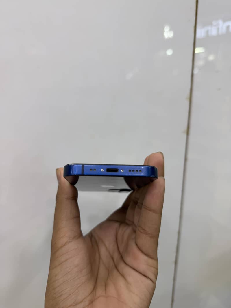 Apple iPhone 12 mini 0