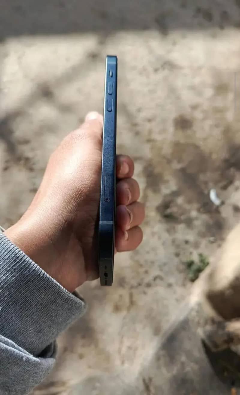 Apple iPhone 12 6